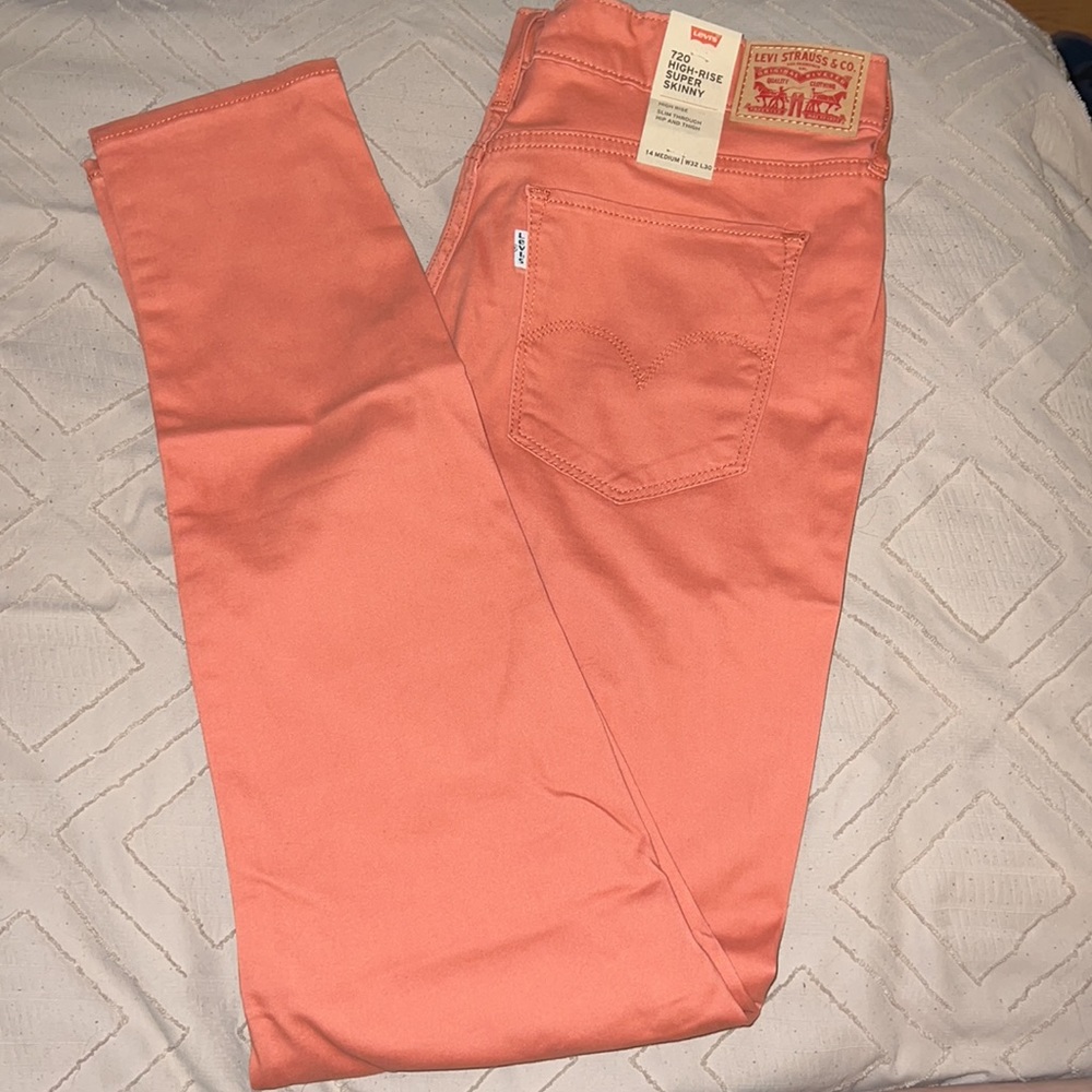 Levis High Rise - Picture 2 of 2